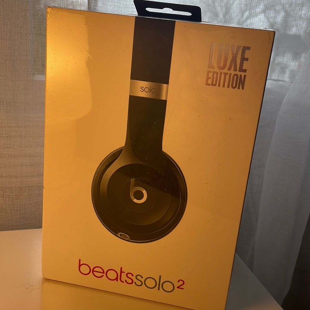 Beats solo 2- Luxe Editon-brand new still with plastic wrapping